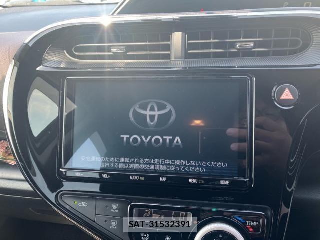 Toyota AQUA 2017-01 8364752-12