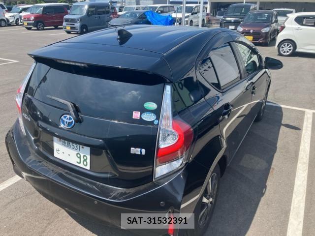 Toyota AQUA 2017-01 8364752-15