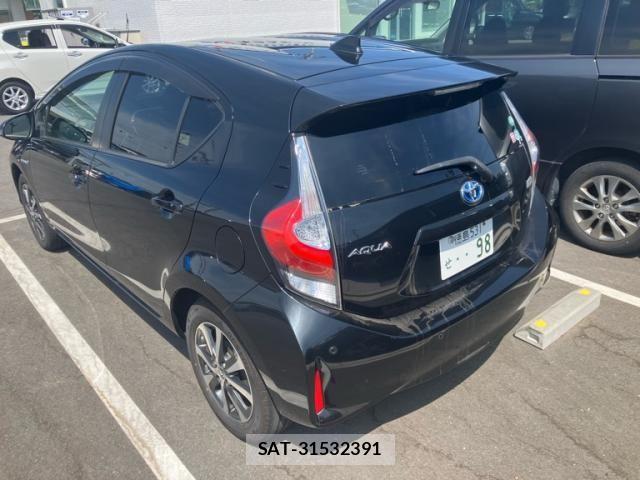 Toyota AQUA 2017-01 8364752-16