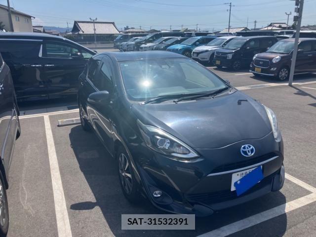 Toyota AQUA 2017-01 8364752-1