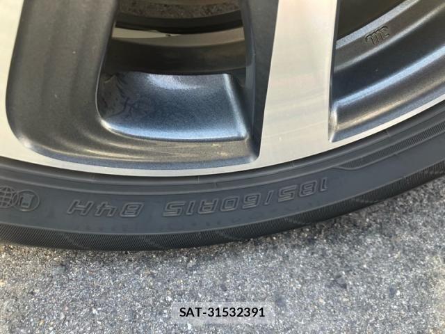 Toyota AQUA 2017-01 8364752-3