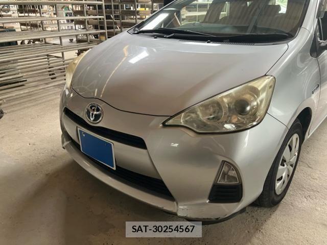 Toyota AQUA 2013-03 8364762-0