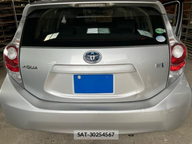 Toyota AQUA 2013-03 8364762-9