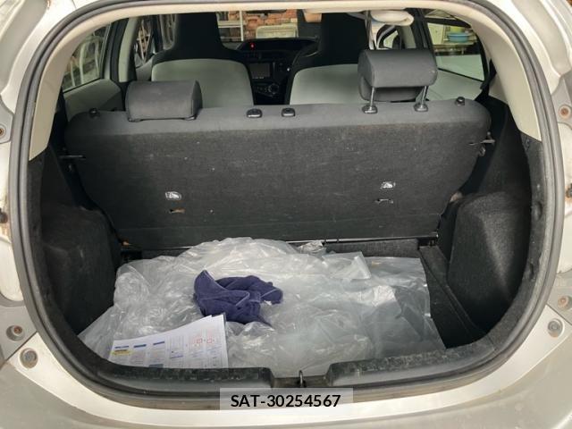 Toyota AQUA 2013-03 8364762-10
