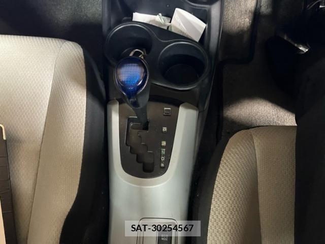 Toyota AQUA 2013-03 8364762-17