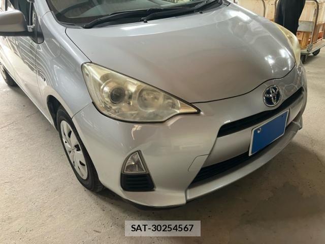 Toyota AQUA 2013-03 8364762-1