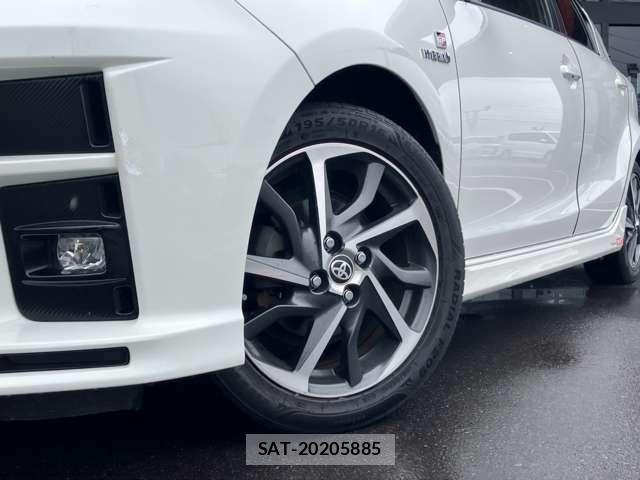 Toyota AQUA 2018-01 8364716-13