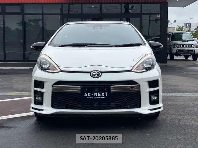 Toyota AQUA 2018-01 8364716-14