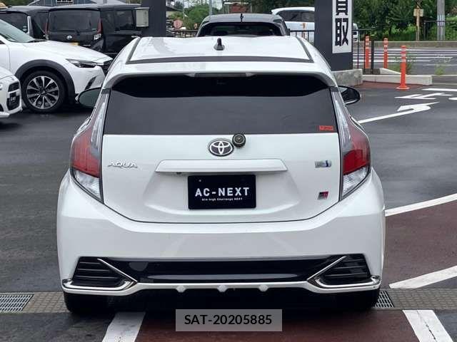 Toyota AQUA 2018-01 8364716-16