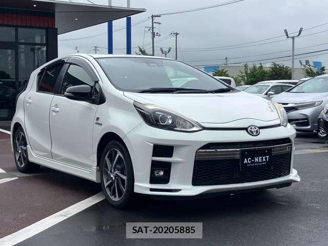 Toyota AQUA 2018-01 8364716-17