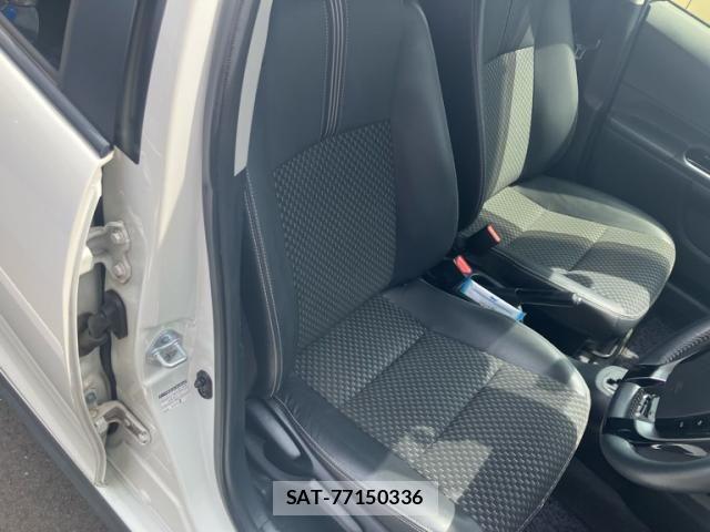 Toyota AQUA 2017-07 8364727-11