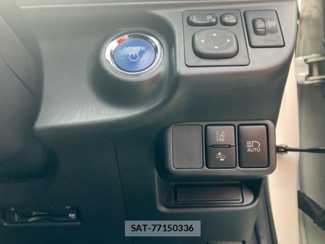 Toyota AQUA 2017-07 8364727-15