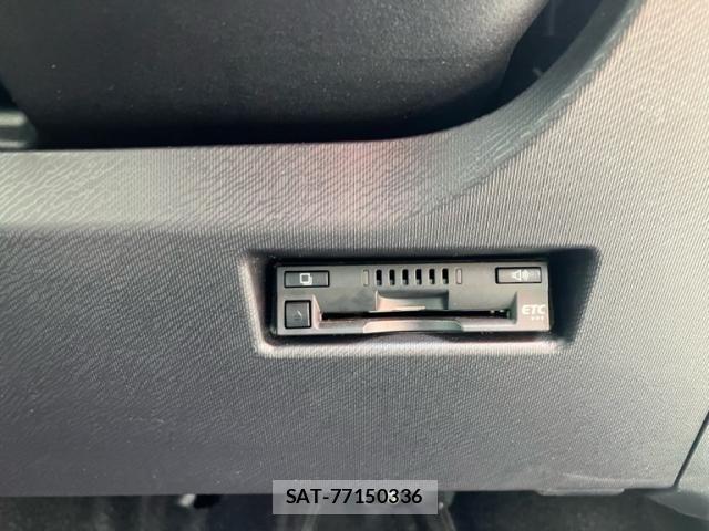 Toyota AQUA 2017-07 8364727-16