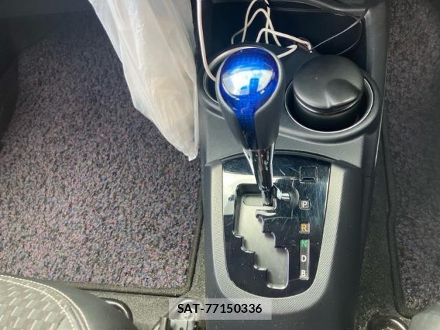 Toyota AQUA 2017-07 8364727-20