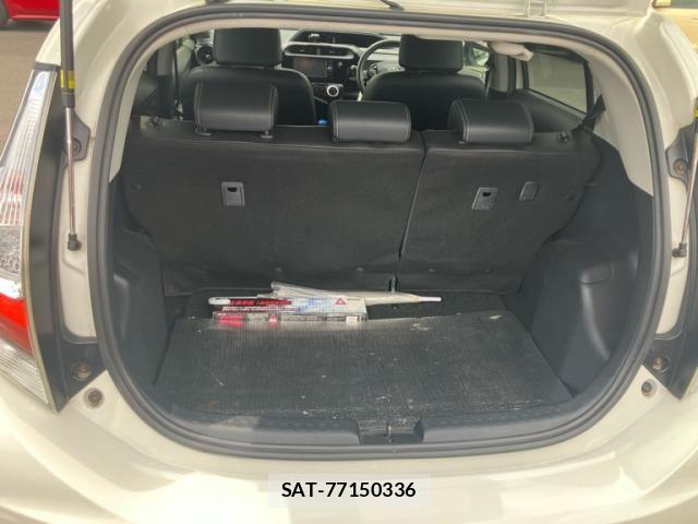 Toyota AQUA 2017-07 8364727-21