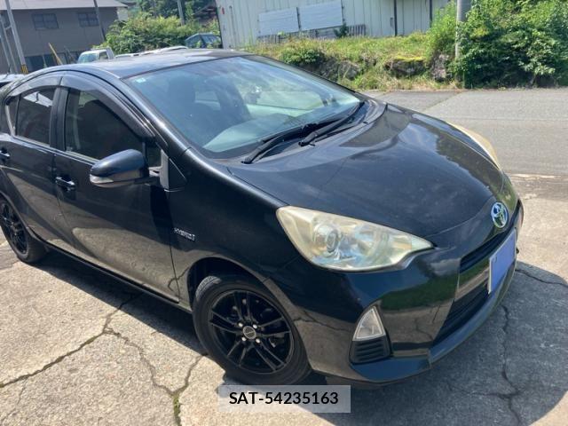 Toyota AQUA 2013-02 8364754-0