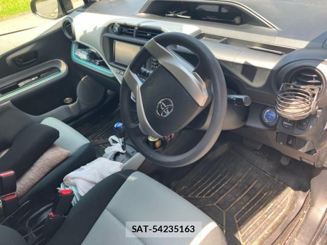 Toyota AQUA 2013-02 8364754-13