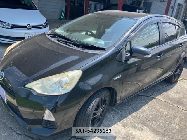 Toyota AQUA 2013-02 8364754-1