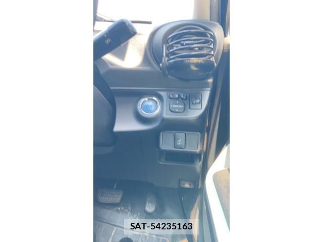 Toyota AQUA 2013-02 8364754-19