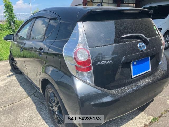 Toyota AQUA 2013-02 8364754-6