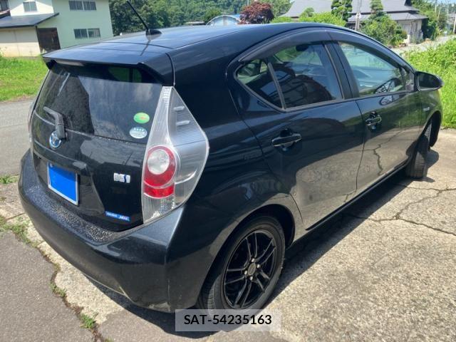 Toyota AQUA 2013-02 8364754-7