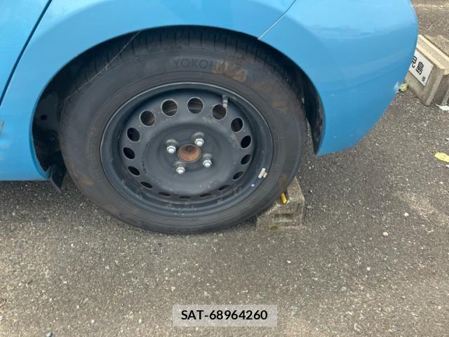 Toyota AQUA 2016-12 8364742-4