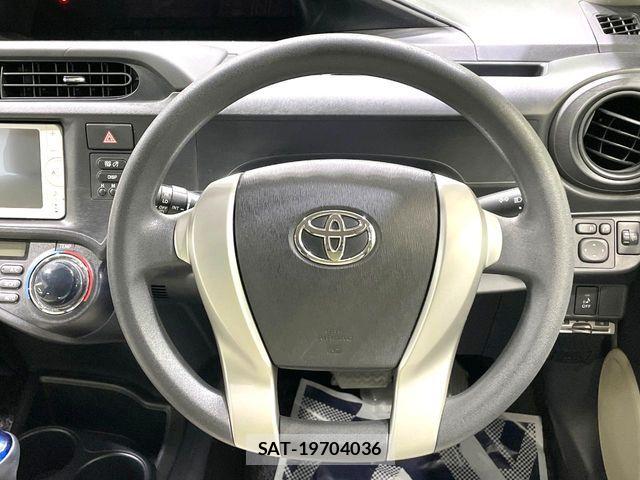 Toyota AQUA 2013-12 8364737-10