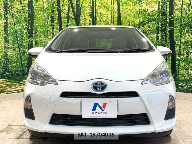 Toyota AQUA 2013-12 8364737-13
