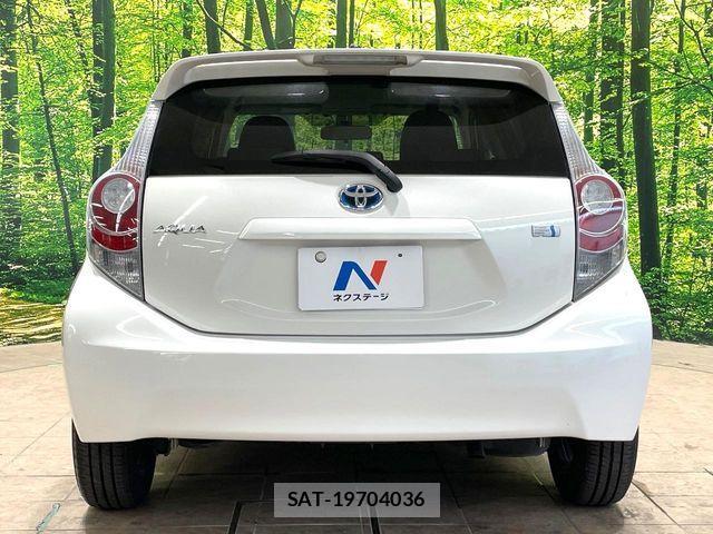 Toyota AQUA 2013-12 8364737-14