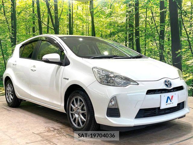 Toyota AQUA 2013-12 8364737-15
