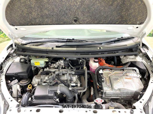 Toyota AQUA 2013-12 8364737-17