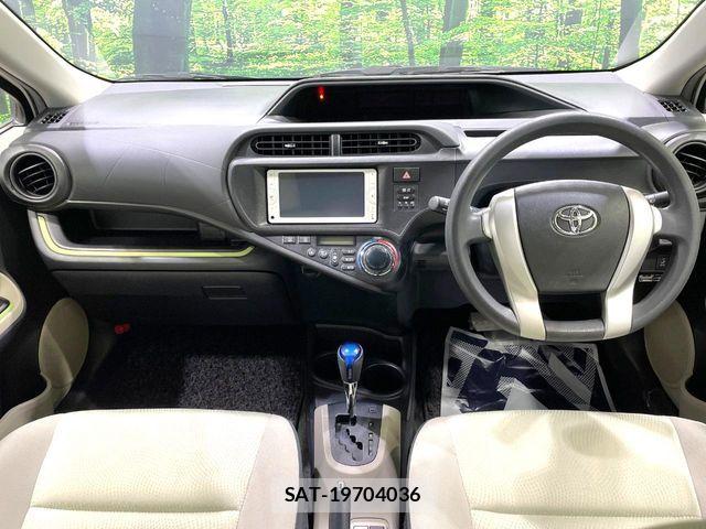Toyota AQUA 2013-12 8364737-1