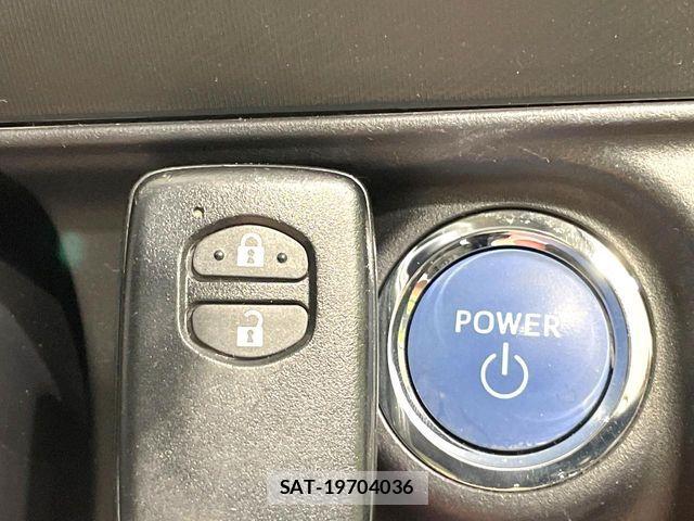 Toyota AQUA 2013-12 8364737-3
