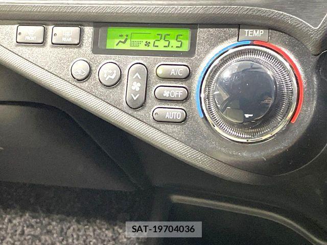 Toyota AQUA 2013-12 8364737-5