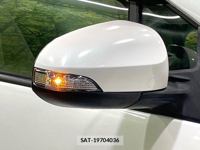 Toyota AQUA 2013-12 8364737-6