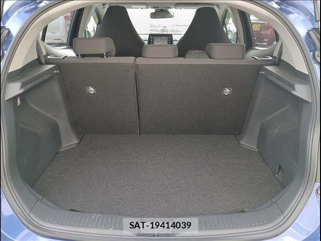 Toyota AQUA 2022-01 8364713-17