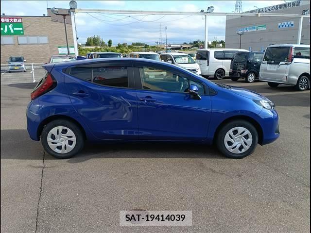 Toyota AQUA 2022-01 8364713-3