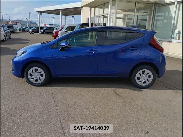 Toyota AQUA 2022-01 8364713-4