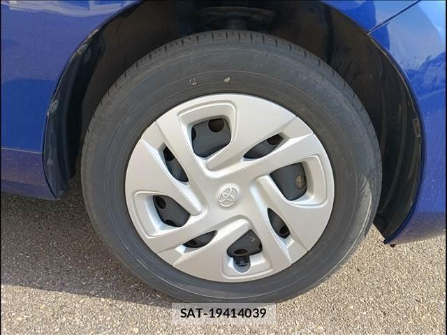 Toyota AQUA 2022-01 8364713-6