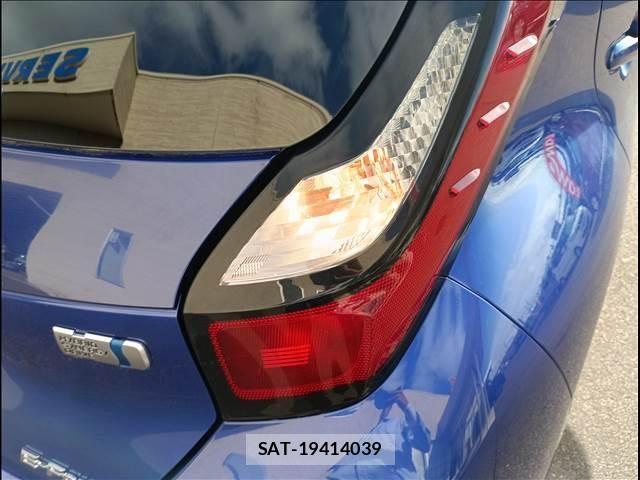 Toyota AQUA 2022-01 8364713-7