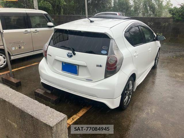 Toyota AQUA 2012-03 8364759-1