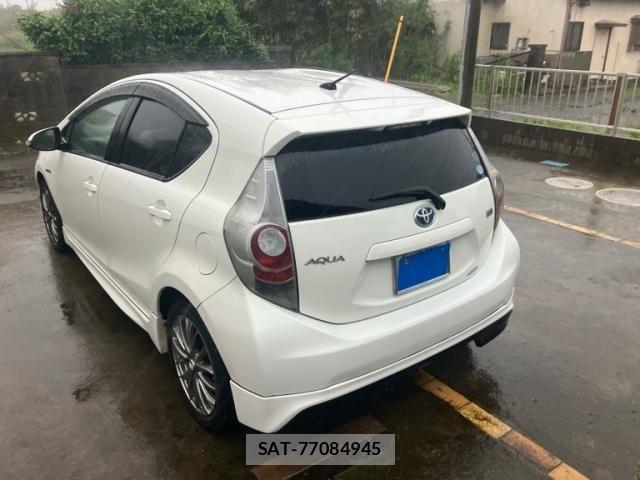 Toyota AQUA 2012-03 8364759-3