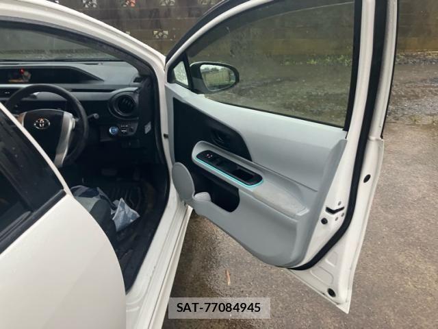 Toyota AQUA 2012-03 8364759-7