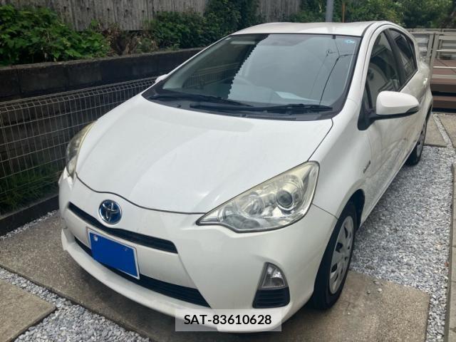 Toyota AQUA 2014-03 8364751-0