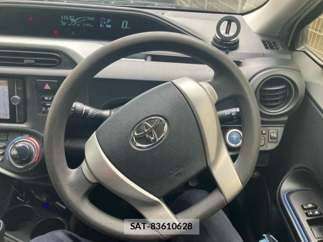 Toyota AQUA 2014-03 8364751-10