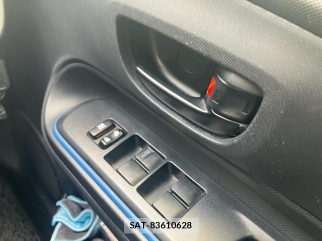 Toyota AQUA 2014-03 8364751-11