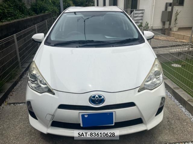 Toyota AQUA 2014-03 8364751-1