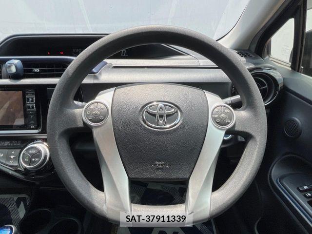 Toyota AQUA 2016-08 8364730-10