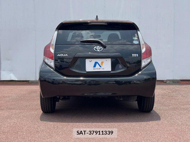 Toyota AQUA 2016-08 8364730-14