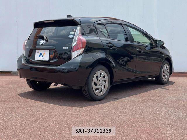 Toyota AQUA 2016-08 8364730-16